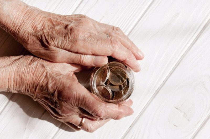 zdjęcie wyróżniające 348,22 zł miesięcznie więcej – komu przysługuje dodatek pielęgnacyjny?